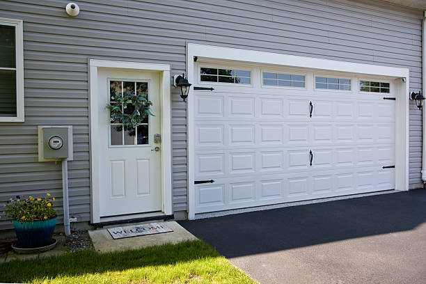 24/7 Emergency Garage Door Panel Replacement experts in Tioga, TX